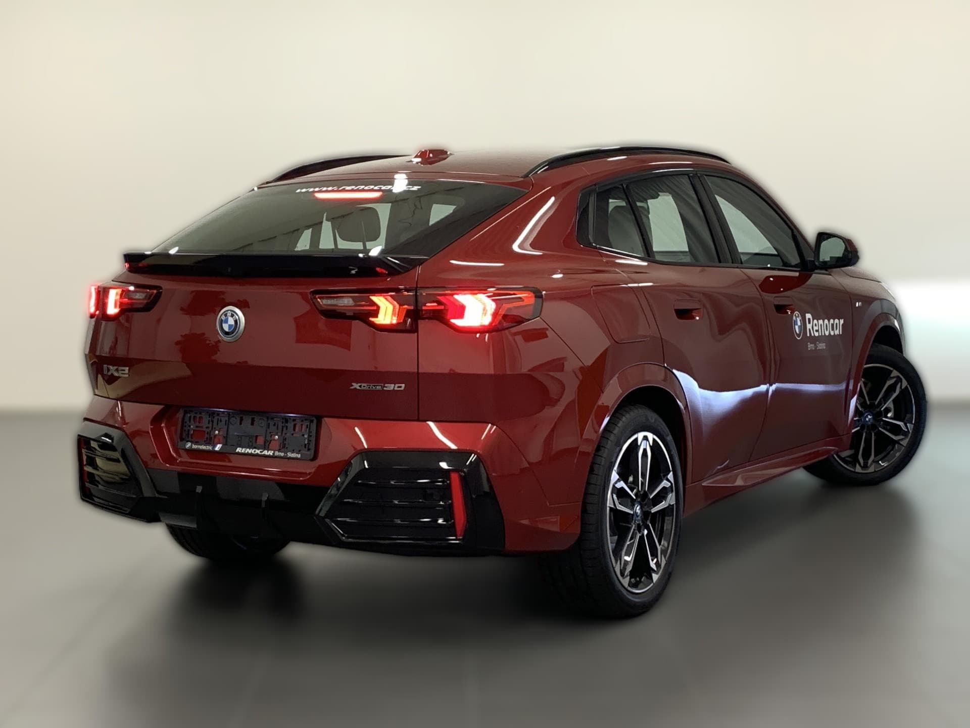 2025 BMW iX2 - 3 000 km - Fotka 1