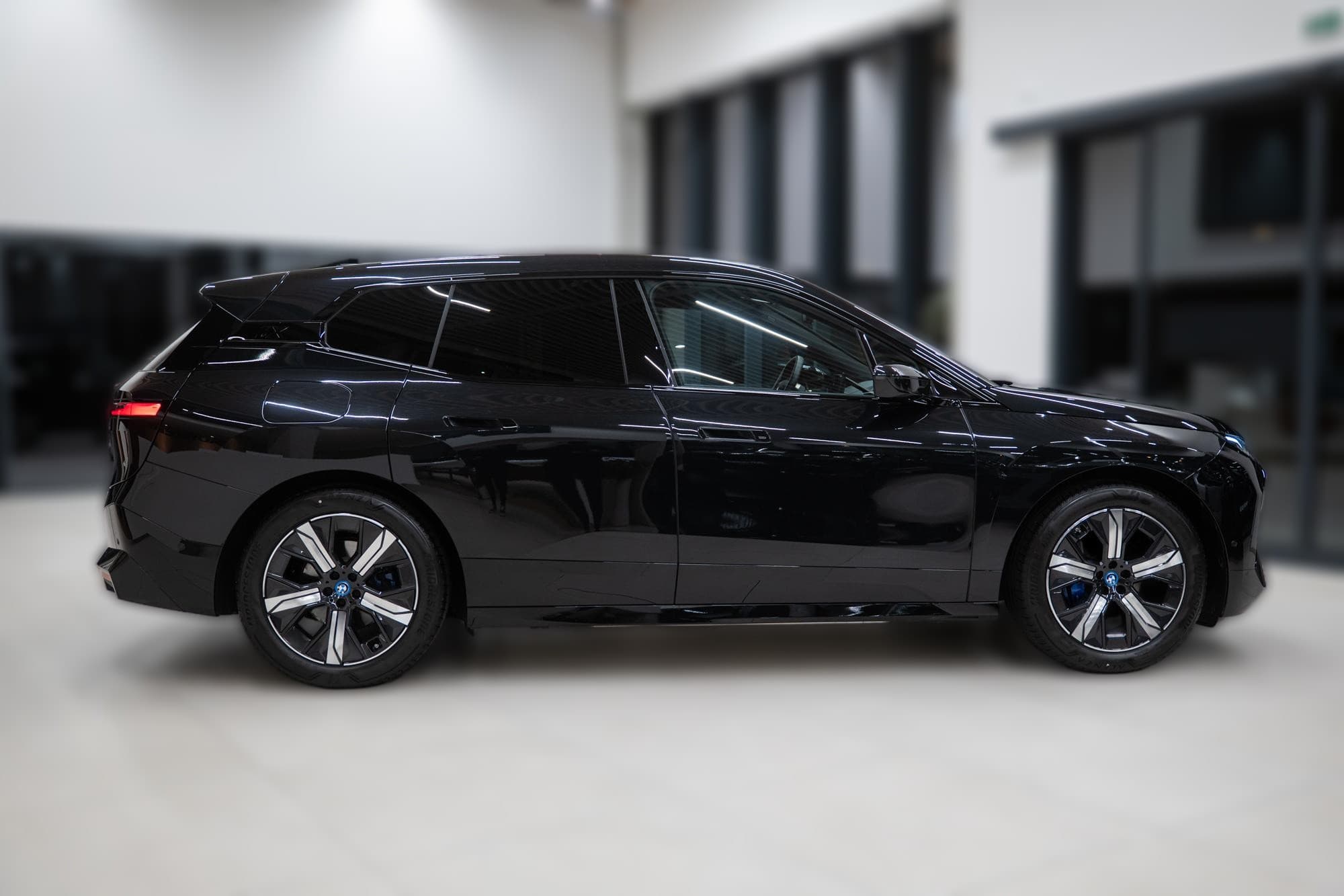 2025 BMW iX - 4 900 km - Fotka 1