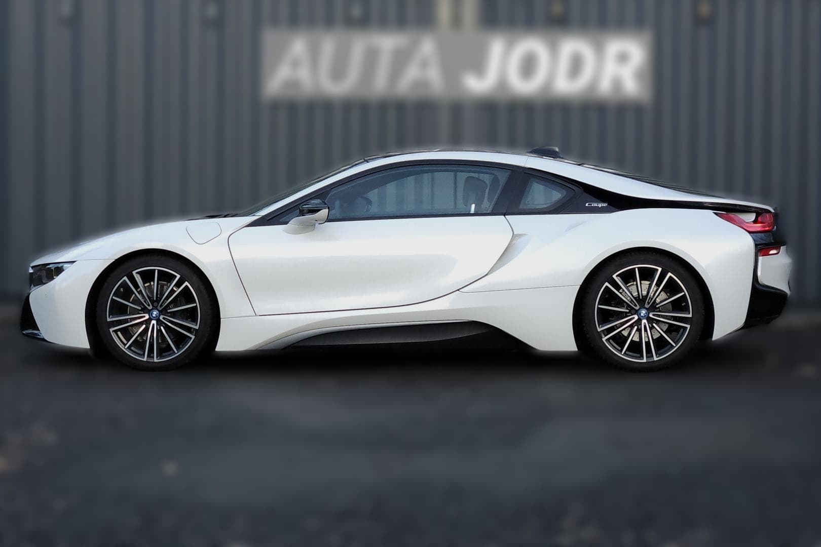 2020 BMW i8 - 29 100 km - Fotka 1