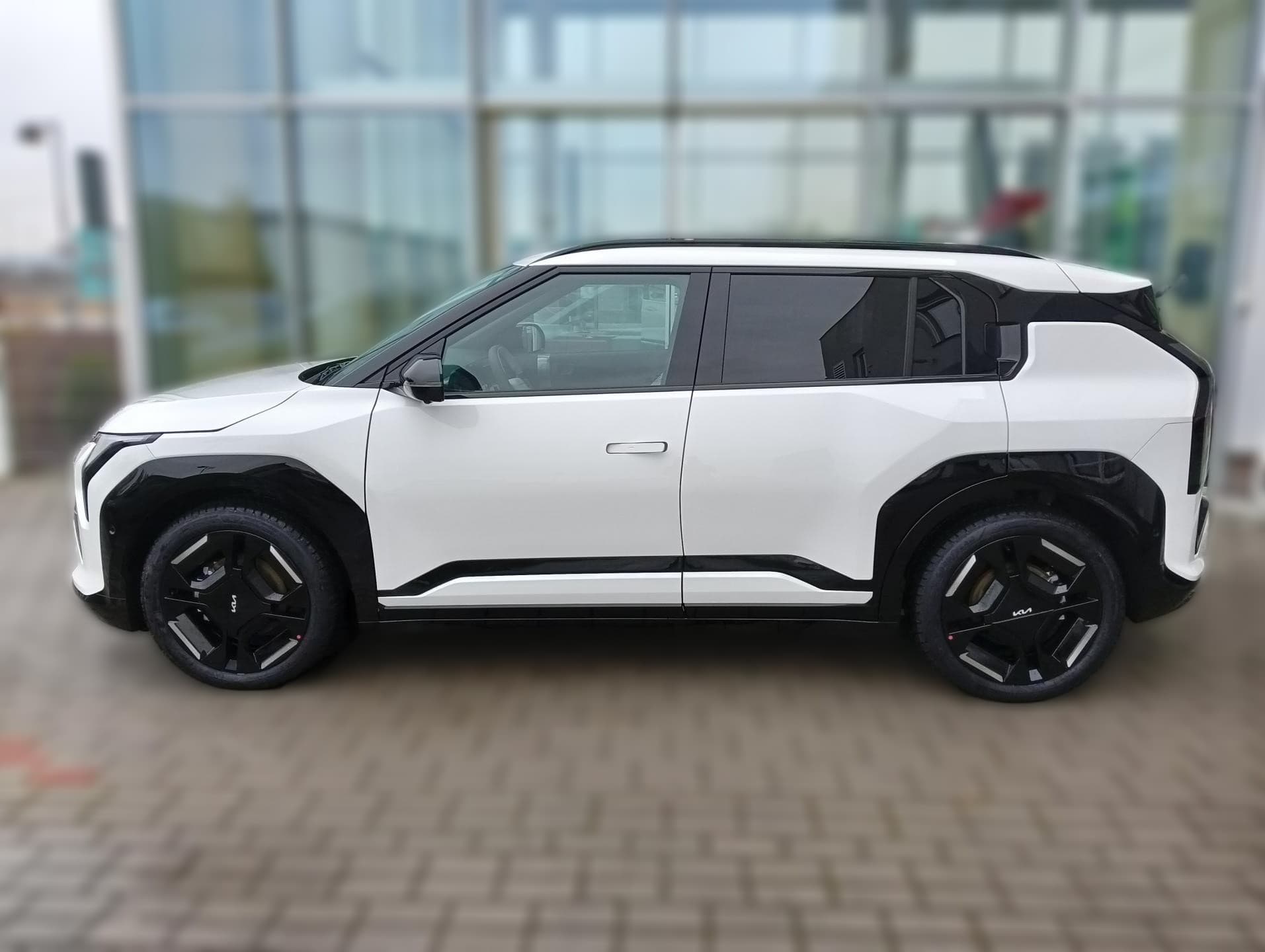 2025 Kia EV3 - 5 500 km - Fotka 1